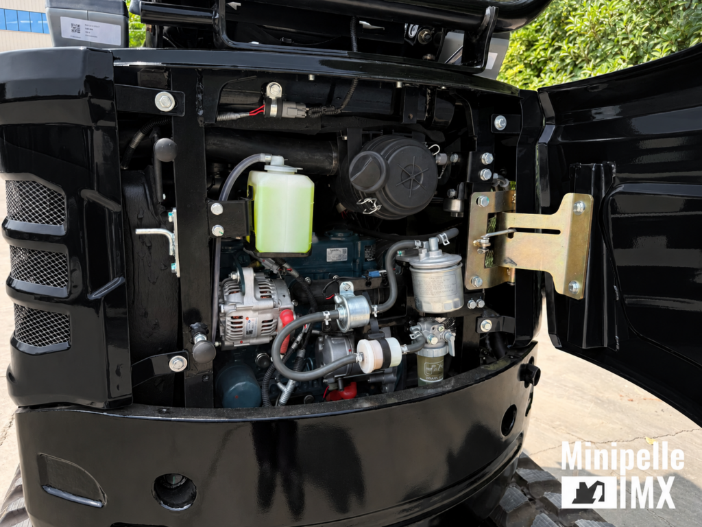 Compartiment moteur de mini pelle noire