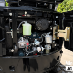 Compartiment moteur de mini pelle noire